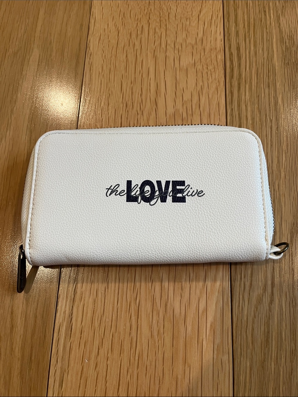 White Slim Wallet Thirty One